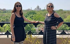Hotel Taj Plaza, Just A 5-Minute Walk From The Taj Mahal 600 Meters